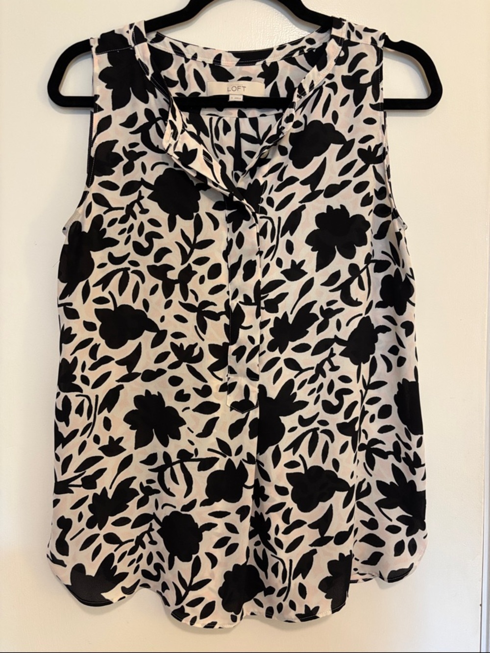 LOFT Black and White Floral Sleeveless Blouse